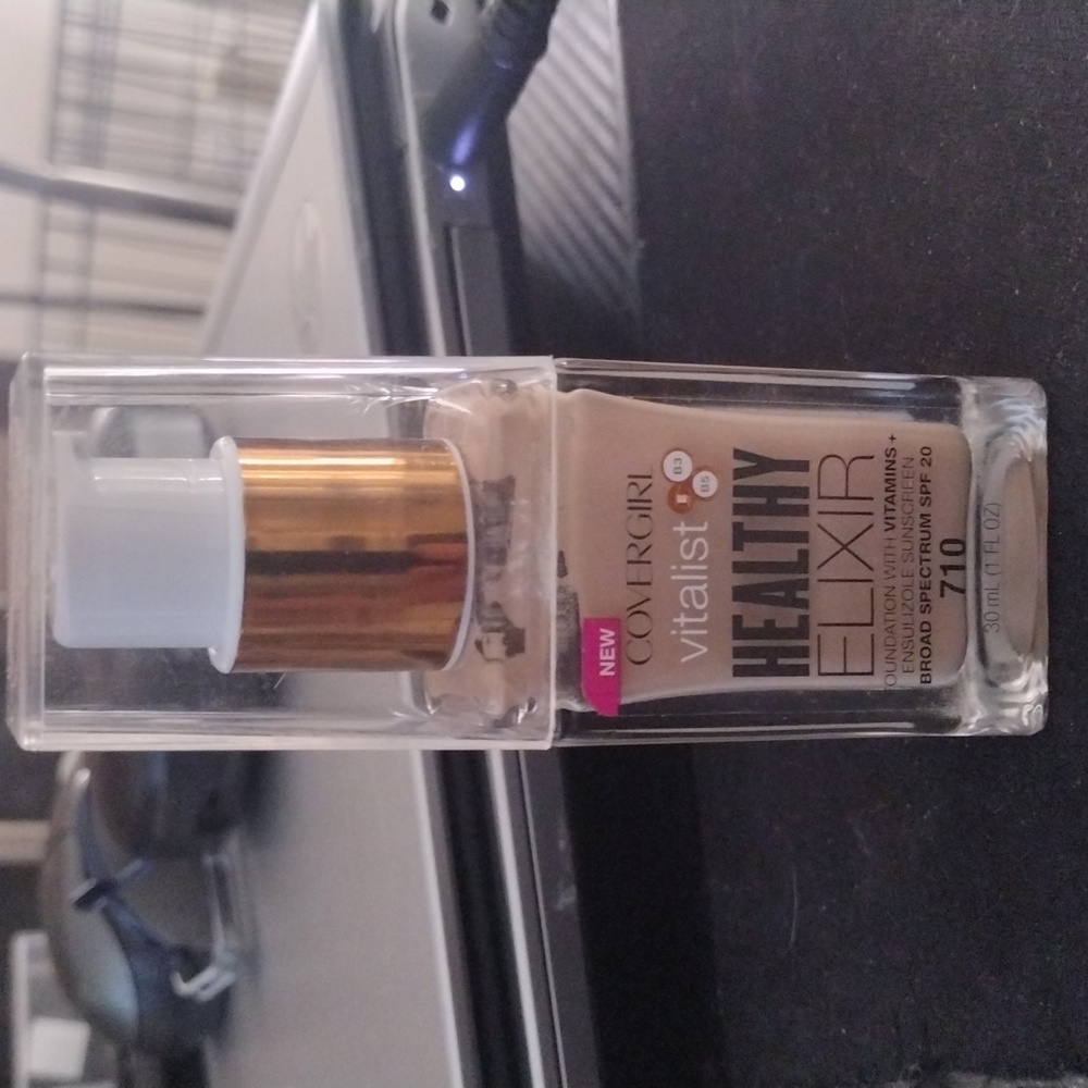 Covergirl Vitalist Healthy Elixir Foundation 710